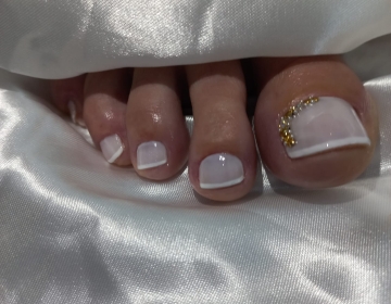 MANICURE, PEDICURE E UNHAS POSTIÇAS